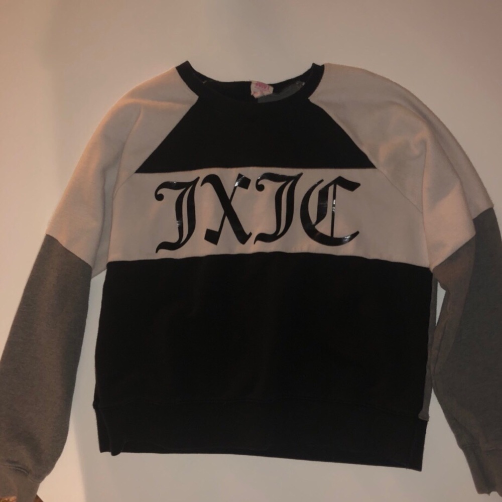 M juicy couture crew neck